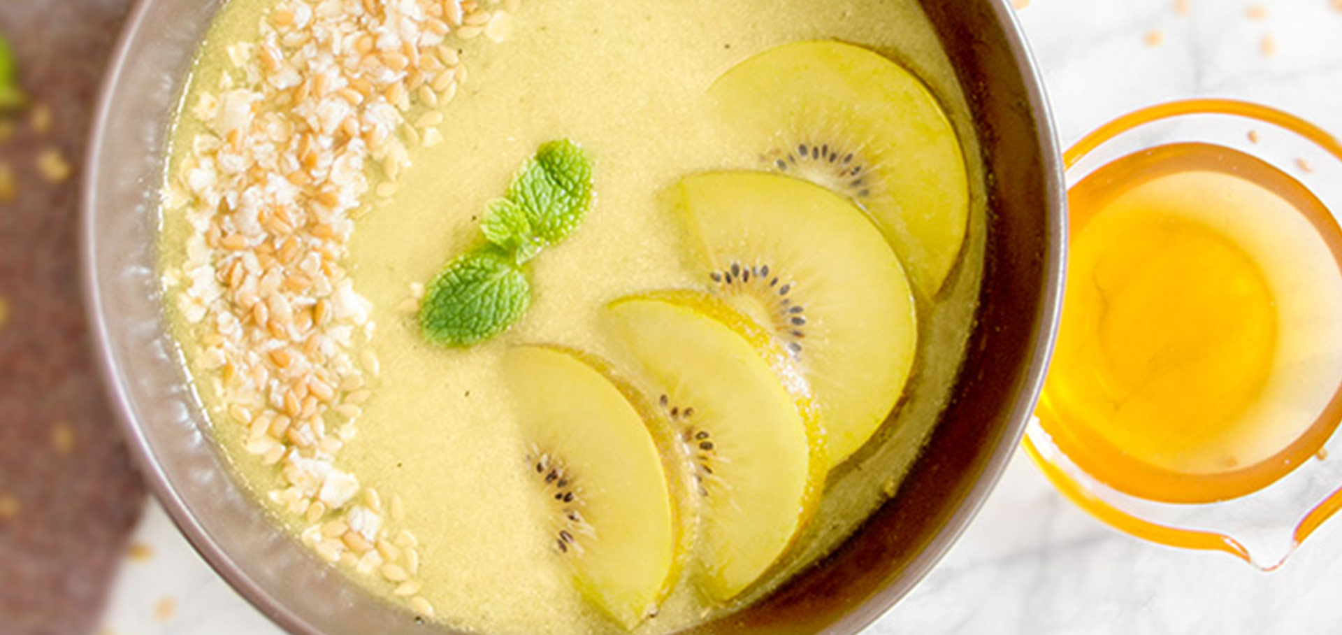 Zespri-SunGold-Kiwifruit-Smoothie-Bowl.jpg